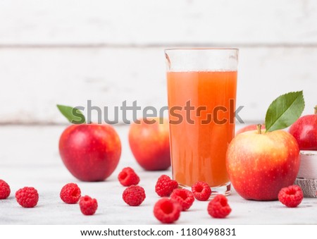Foto stock: Glass Of Fresh Organic Apple Juice With Pink Lady Red And Granny Smith Green Apples In Vintage Baske