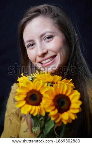 Foto stock: Beautiful Happy Woman With Straight Hair Holding A Bouquet Of Pink Tulips One Spring Sunny Day