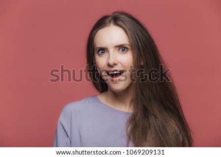 Zdjęcia stock: Amazed Satisfied Beautiful Female Model With Dark Straight Hair Keeps Mouth Opened Hears Unexpecte