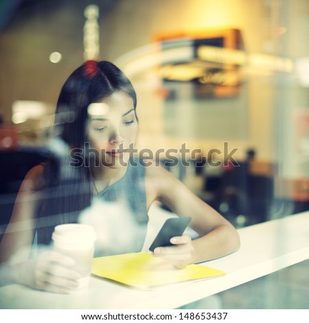 Businesswoman Drinking Coffee Using Mobile Phone App To Play Video Games Online Asian Woman Relaxin Stockfoto © Maridav