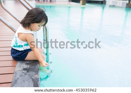 Foto d'archivio: Girl Near Pool