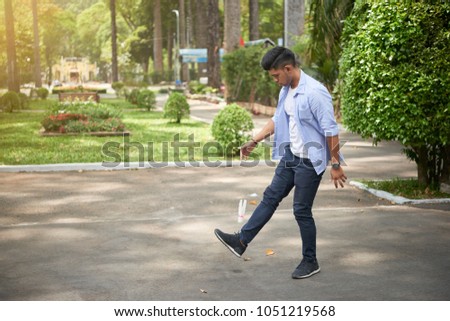 Foto stock: Shuttlecock Kicking