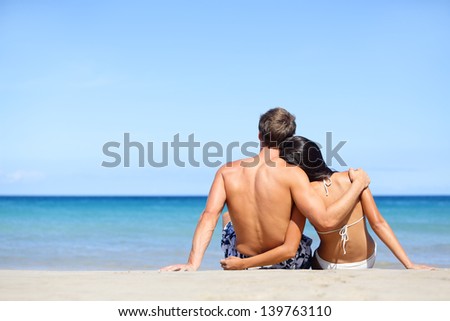 Hawaii Couple Enjoying Beach Holidays Looking At View Of Ocean From Black Sand Volcanic Beach On Big Stockfoto © Maridav