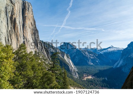 Foto stock: Yosemite Rock Walls Hiking Sierra Vacation Valley Scenic Rock Na