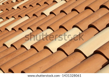 Foto stock: Clay Tile Roof In A Mission Style Building Architecture In Calif