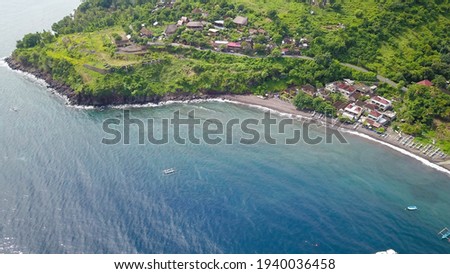 Foto stock: Scenic View Of A Amed Bay In Bali With The Volcano Mount Agung I