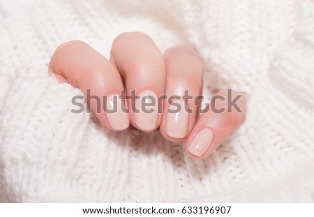 Zdjęcia stock: Beautiful Female Finger Nails With Beige Nail Closeup On Petals