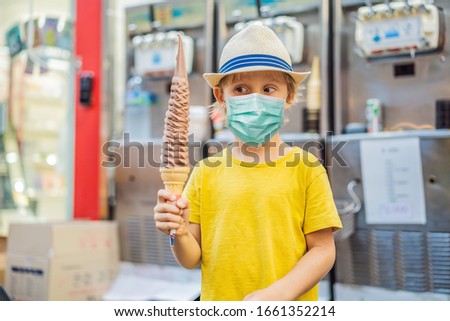 Foto stock: Little Tourist Boy Eating 32 Cm Ice Cream 1 Foot Long Ice Cream Long Ice Cream Is A Popular Touris