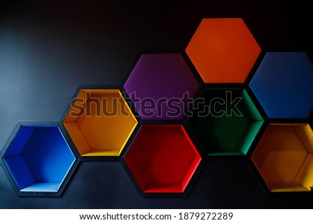 Foto stock: Figured Creative Hexagon Pattern Of Ceramic Wall In A Trendy Color Of The Year 2019 Living Coral Pan