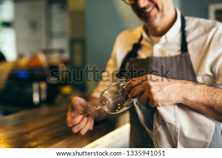 Stockfoto: Barman Cleaning Glass
