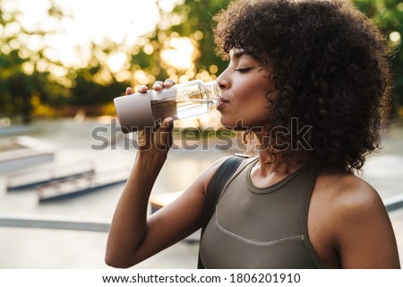 Stock fotó: Image Of African American Sportswoman Drinking Water While Working Out