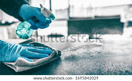 Home Cleaning Spraying From Antibacterial Spray Bottle For Disi Foto stock © Maridav
