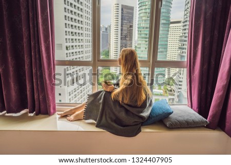 Stockfoto: Woman Wrapped In A Blanket And Looking At The Big City Vertical Format For Instagram Mobile Story Or