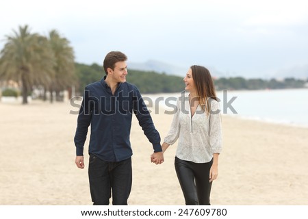 Zdjęcia stock: Portrait Of Elegant Young Couple With Friends Talking In Limousi