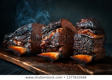 Foto d'archivio: Barbecue Beef Ribs With Bbq Sauce Sliced