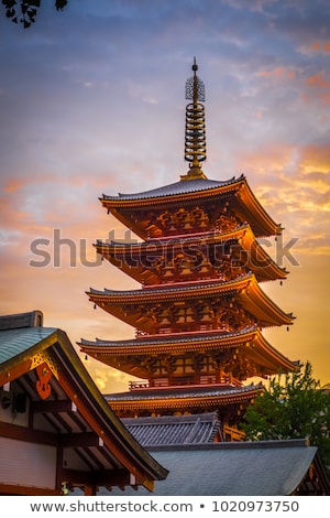 Foto stock: Hondo And Pagoda At Sunset In Senso Ji Temple Tokyo Japan