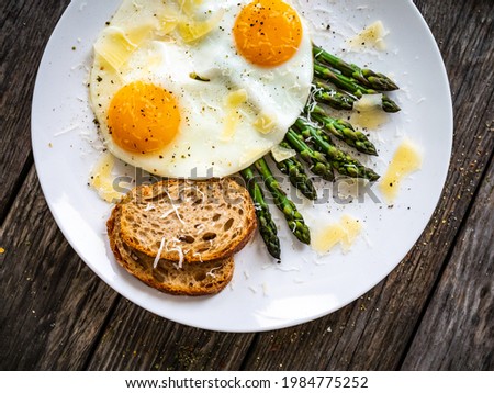 Foto stock: Roasted Asparagus With Parmesan Cheese And Parsley Healthy Spri