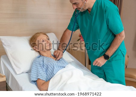 Stockfoto: Mature Woman Treating Fever While In Bed