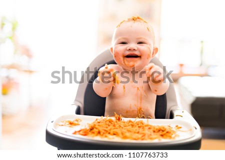 Foto d'archivio: Little Baby Girl Eating Her Spaghetti Dinner And Making A Mess