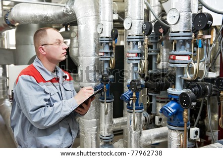 Foto stock: Maintenance Engineer Checking Technical Data Of Heating System E