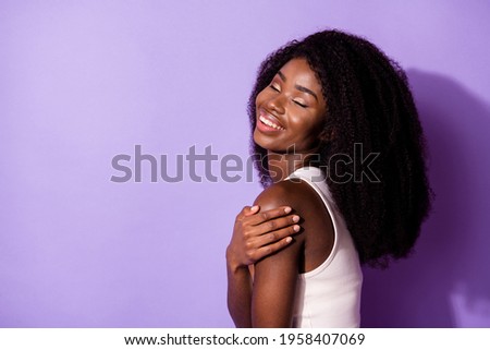 Foto stock: Portrait Of Beautiful Charming Dark Skinned Woman Smiles Happily Pleased To Hear Pleasant News Wea