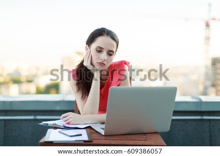 Zdjęcia stock: Attractive Businesslady In Pink Blouse Sit On The Roof And Work With Laptop
