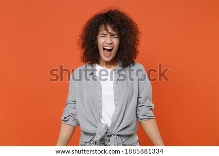 Stock fotó: Image Of Curly Woman 20s Wearing Casual Clothing Screaming Or Ca