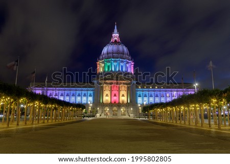 Foto stock: Gay With American And Pride Flags Over City