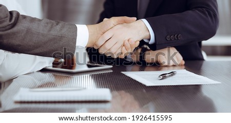 Stockfoto: Businesspeople On Negotiation Signing Contract