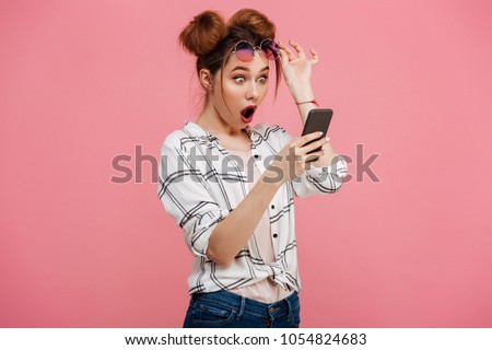 Stock foto: Image Of Confused Cute Woman Using Cellphone And Looking Aside