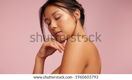 ストックフォト: Young Woman With Glowing Face Skin