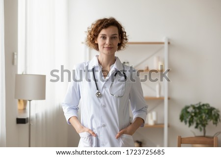 Zdjęcia stock: Doctor And Nurse Looking At Patient