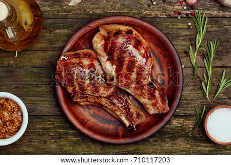 Foto d'archivio: Grilled Pork Chops With Peppers