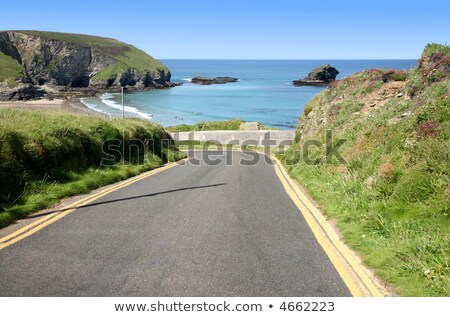 Foto stock: Narrow Steep Road To Portreath Cornwall Uk