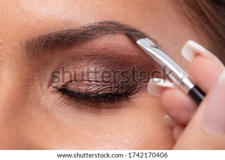 [[stock_photo]]: Filling Eyebrows