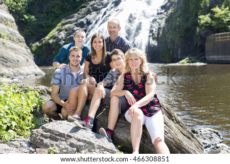 Family Waterfall Having Great Time Foto d'archivio © Lopolo