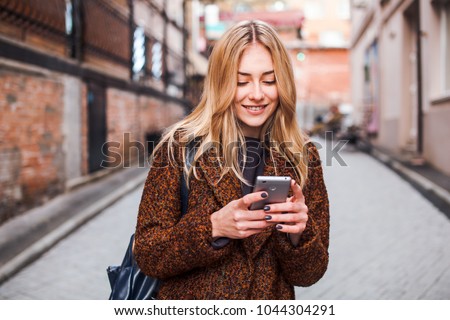 Foto stock: Portrait Of A Beautiful Young Businesswoman Holding A Suitcase A