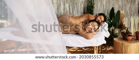 Foto stock: Indonesian Couple Having Wellness Massage