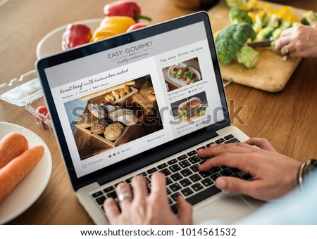 Foto d'archivio: Searching For Recipes Online