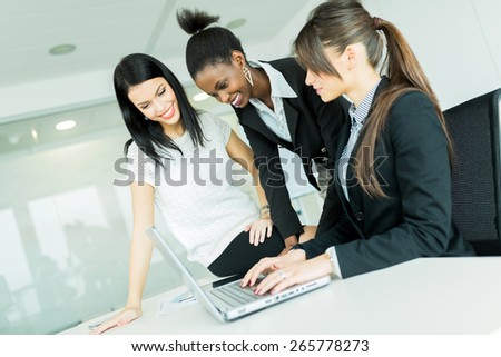 Сток-фото: Businesswomen Exchanging Thoughts In A Nice Office Environment
