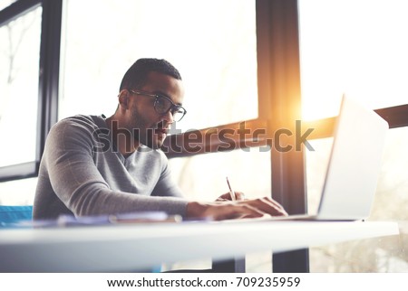 Stock foto: Pensive Web Designer