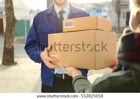 Foto stock: Giving Parcel To Courier