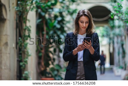 Stockfoto: Checking Phone