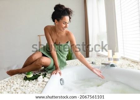 ストックフォト: Beautiful Young Woman Ready For Spa Treatment Near The Water