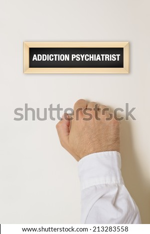 Foto d'archivio: Male Patient Knocking On Psychiatrist Door