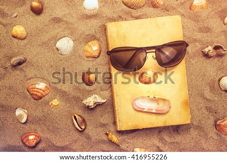 Foto stock: Reading Favourite Old Book On Summer Vacation Beach Holiday