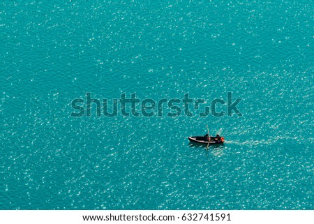 ストックフォト: Unrecognizable Couple Enjoying Summer Afternoon In Boat On Lake