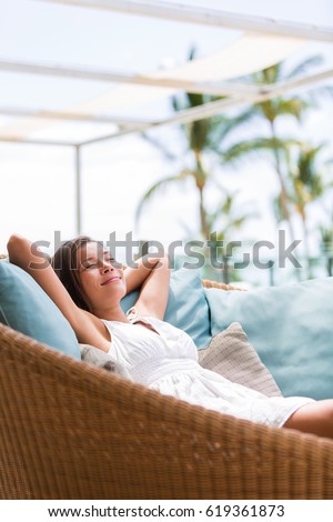 Luxury Hotel Lifestyle Woman Relaxing Sleeping Enjoying Luxury Sofa On Outdoor Patio Living Room Ha Stockfoto © Maridav