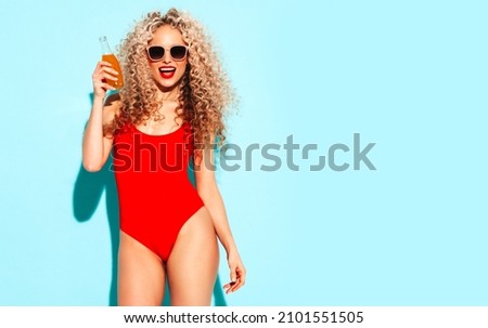 Foto stock: Sexy Brunette In A Bright Red Bathing Suit