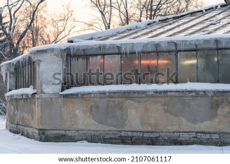 Foto stock: Old Glass Roof And Lamp Inside Greenhouse